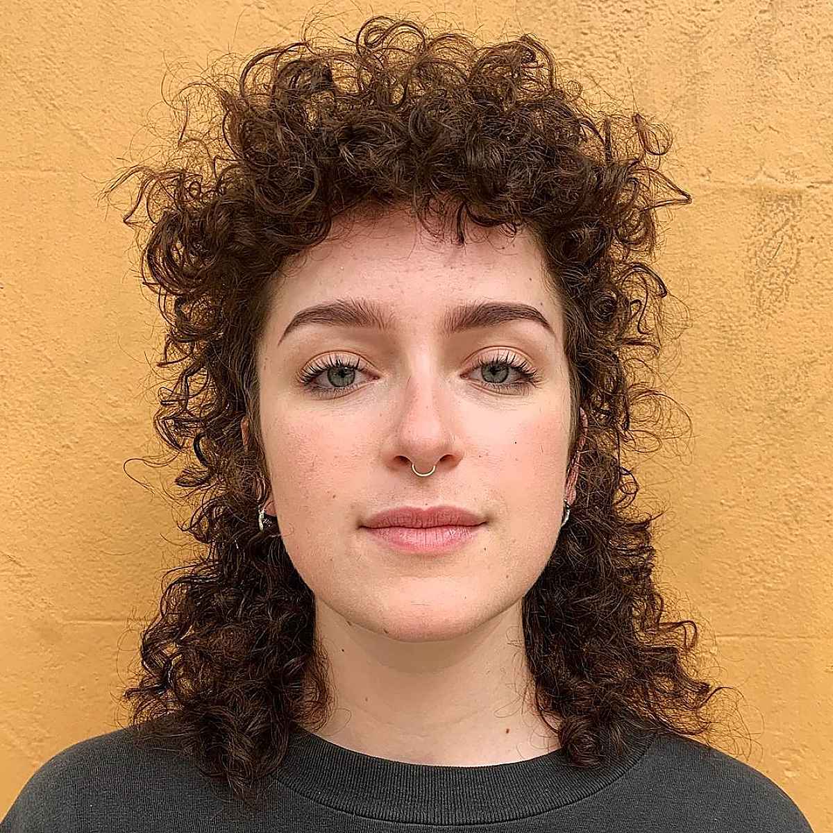 Mullet doux pour les femmes aux cheveux bouclés