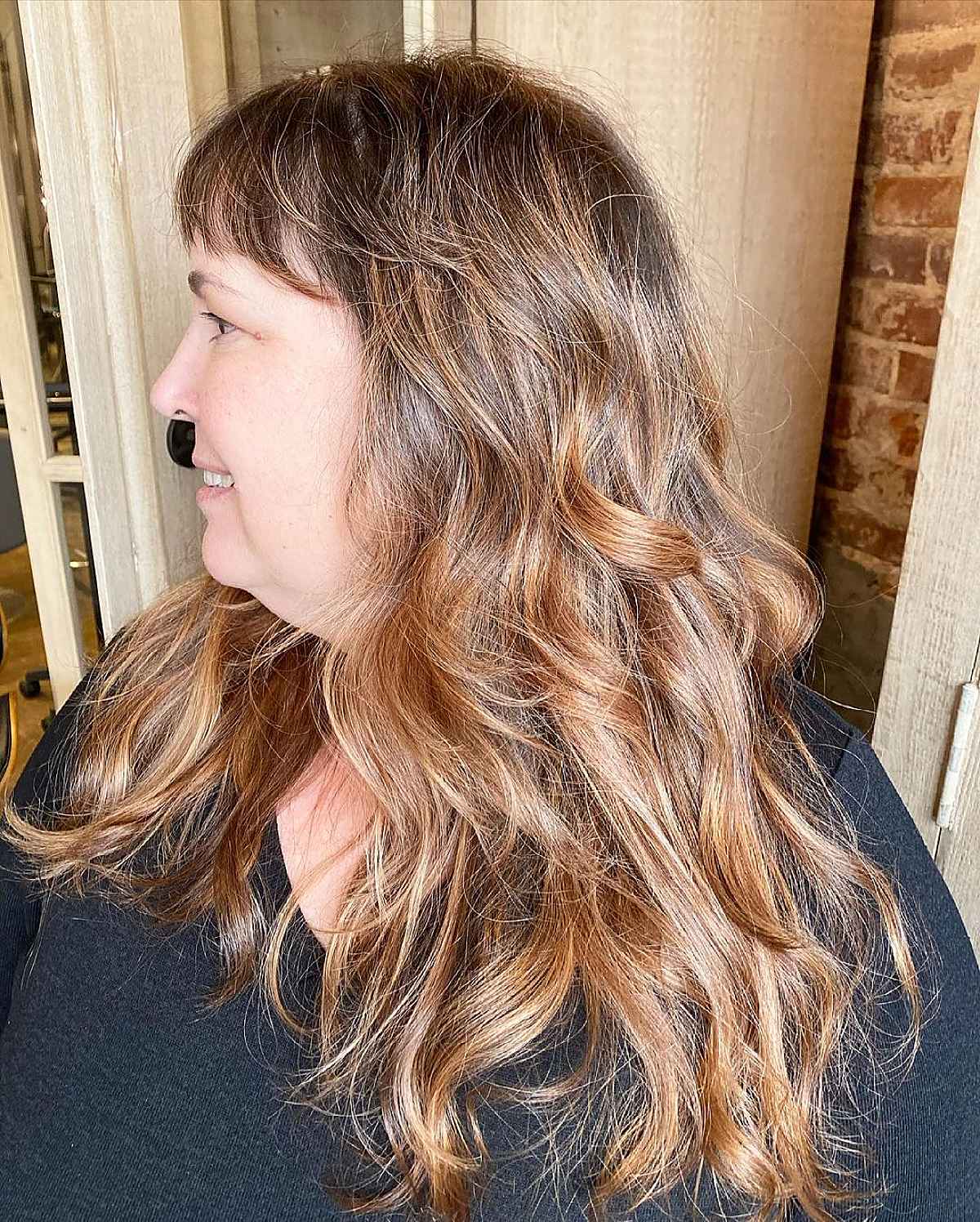 Coupe de cheveux longue et dégradée pour les femmes de plus de 40 ans