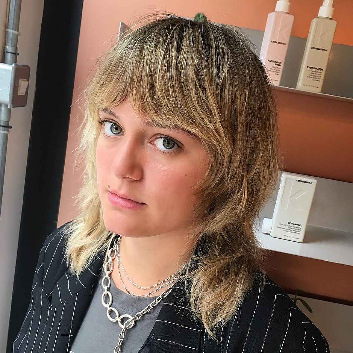 Combinaison hirsute et mulet inspirée des années 70