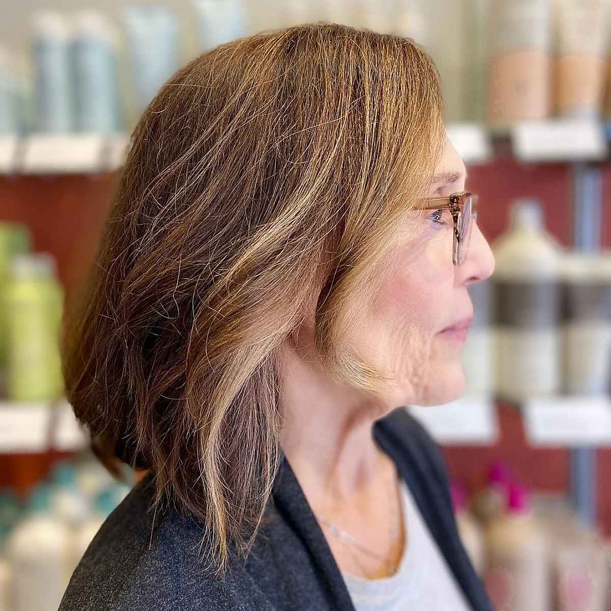 Cheveux longs aux épaules sans problème