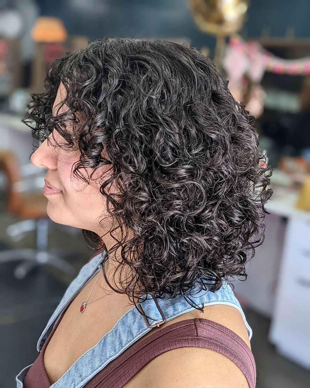 Lobes hirsutes pour les filles frisées