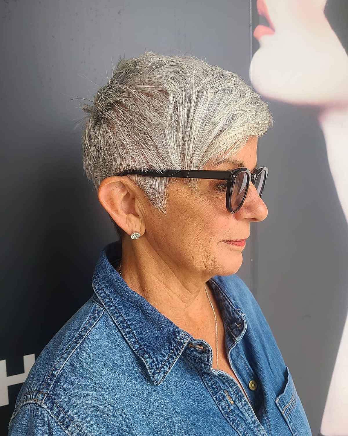 Coupe fuselée pour montures rondes pour les femmes de 60 ans et plus