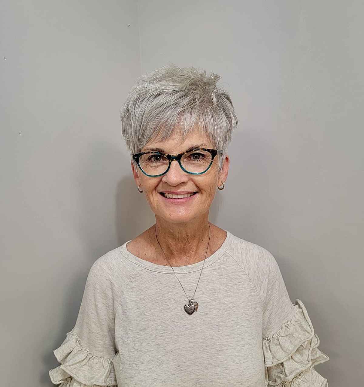 Pixie inspiré d'Audrey Hepburn pour une femme de plus de 60 ans.