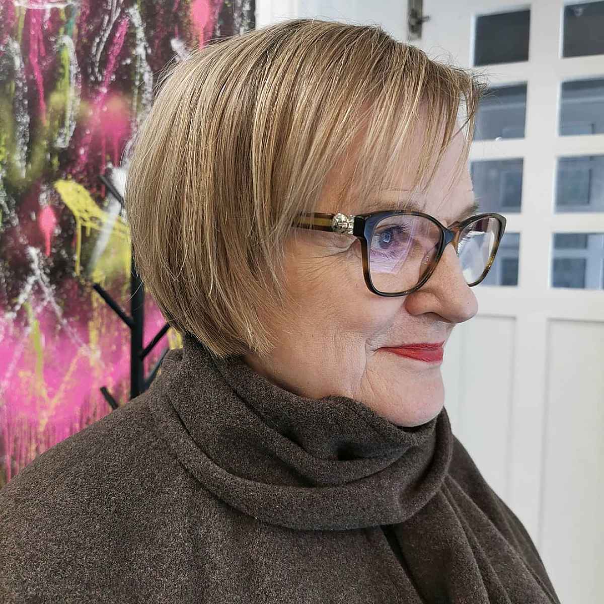 Coiffure sans entretien pour les femmes de plus de 60 ans