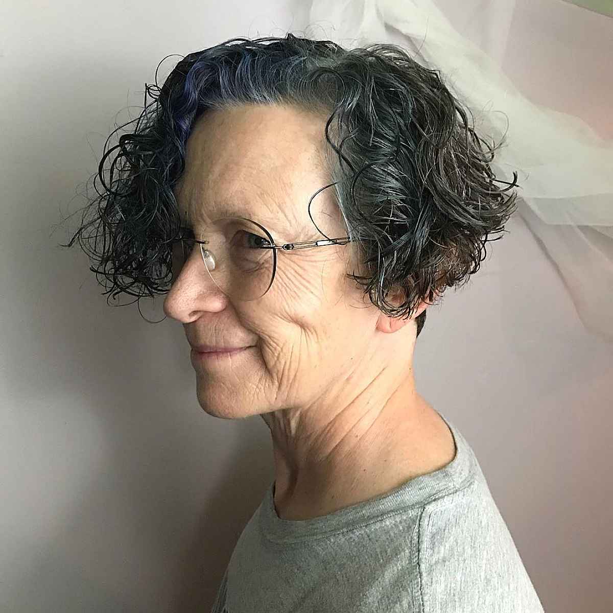 Curly Bob for Curly Hair pour les femmes de plus de 60 ans.