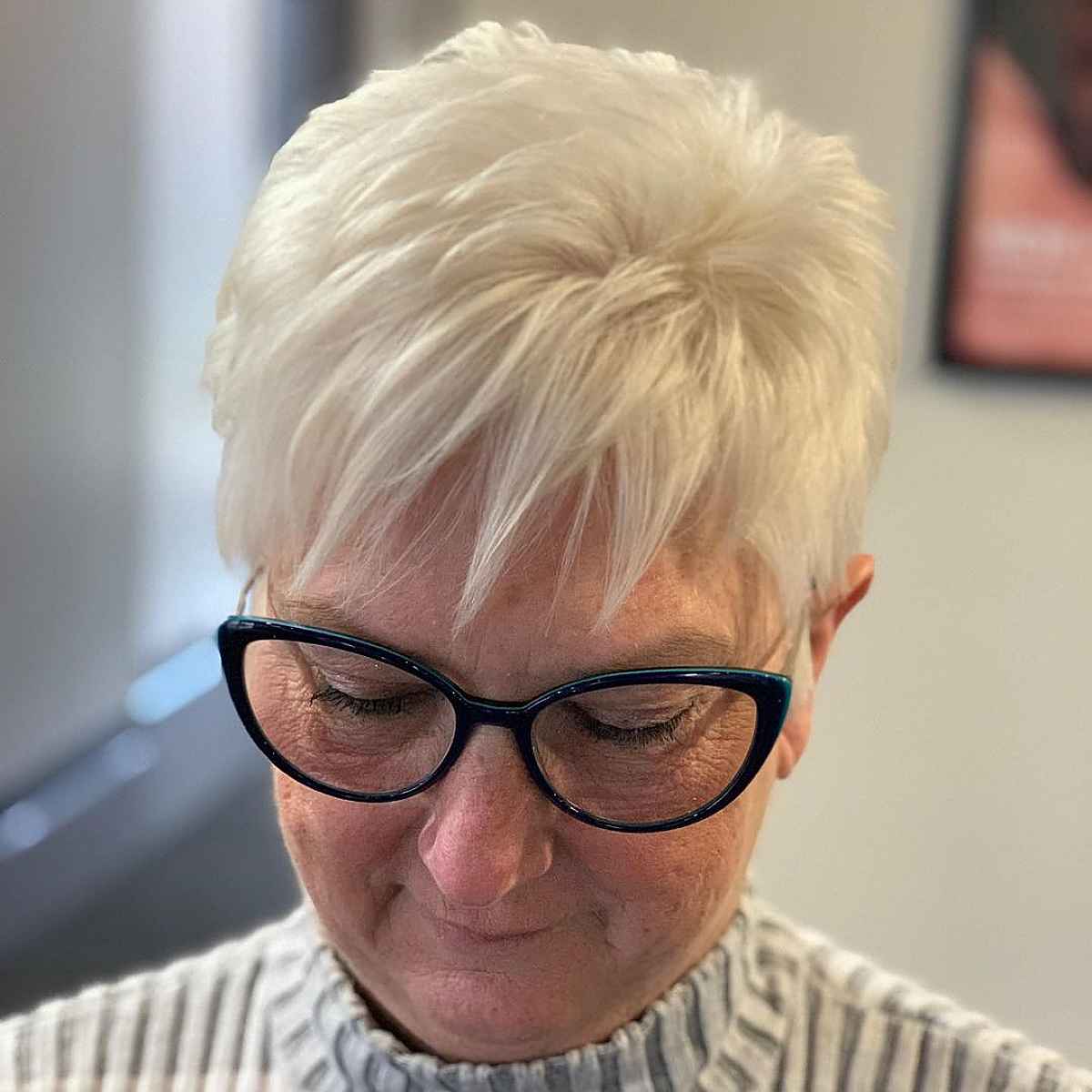 Sassy Pixie pour cheveux clairsemés pour les femmes de plus de 60 ans