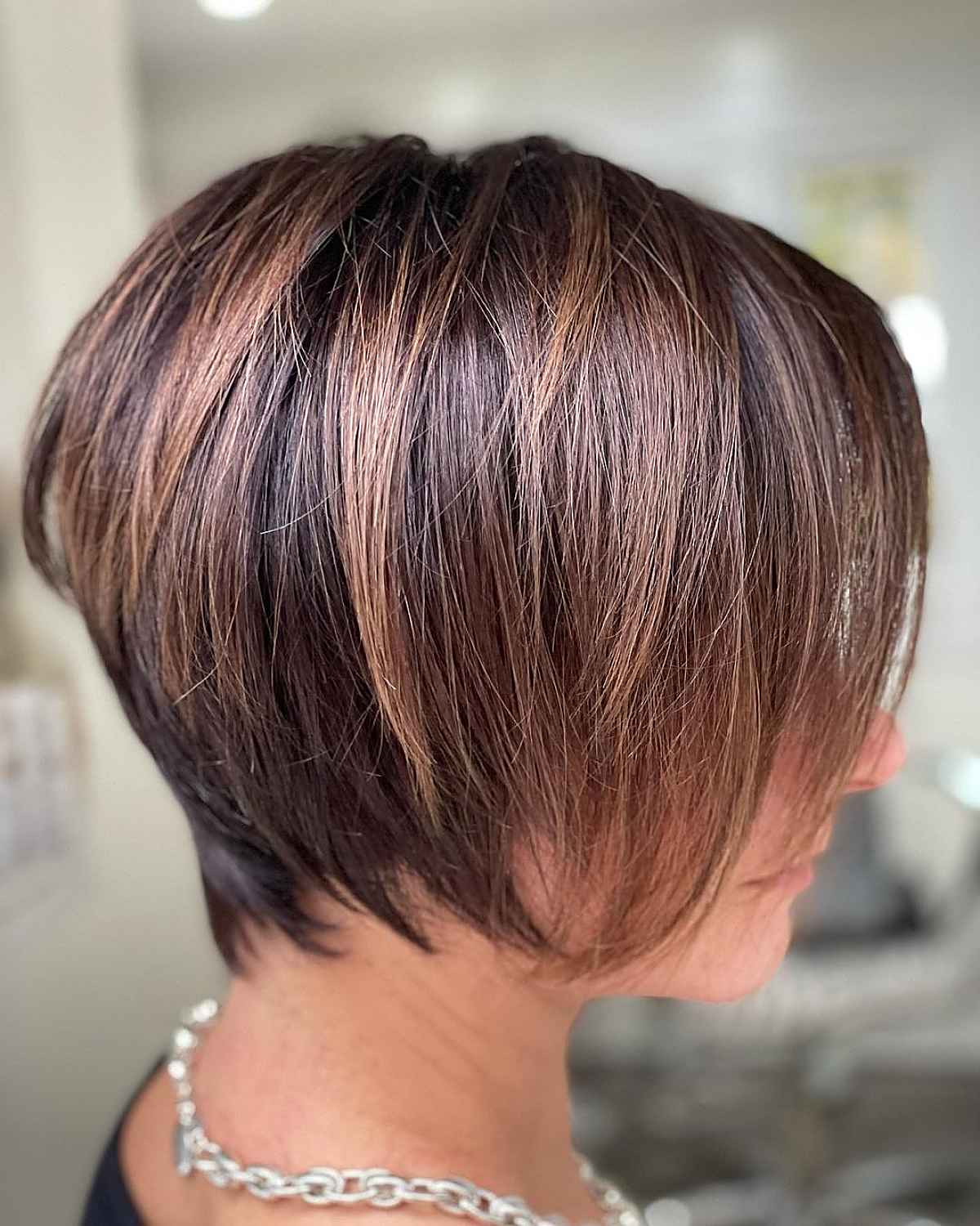 Bixie brunette sur cheveux fins