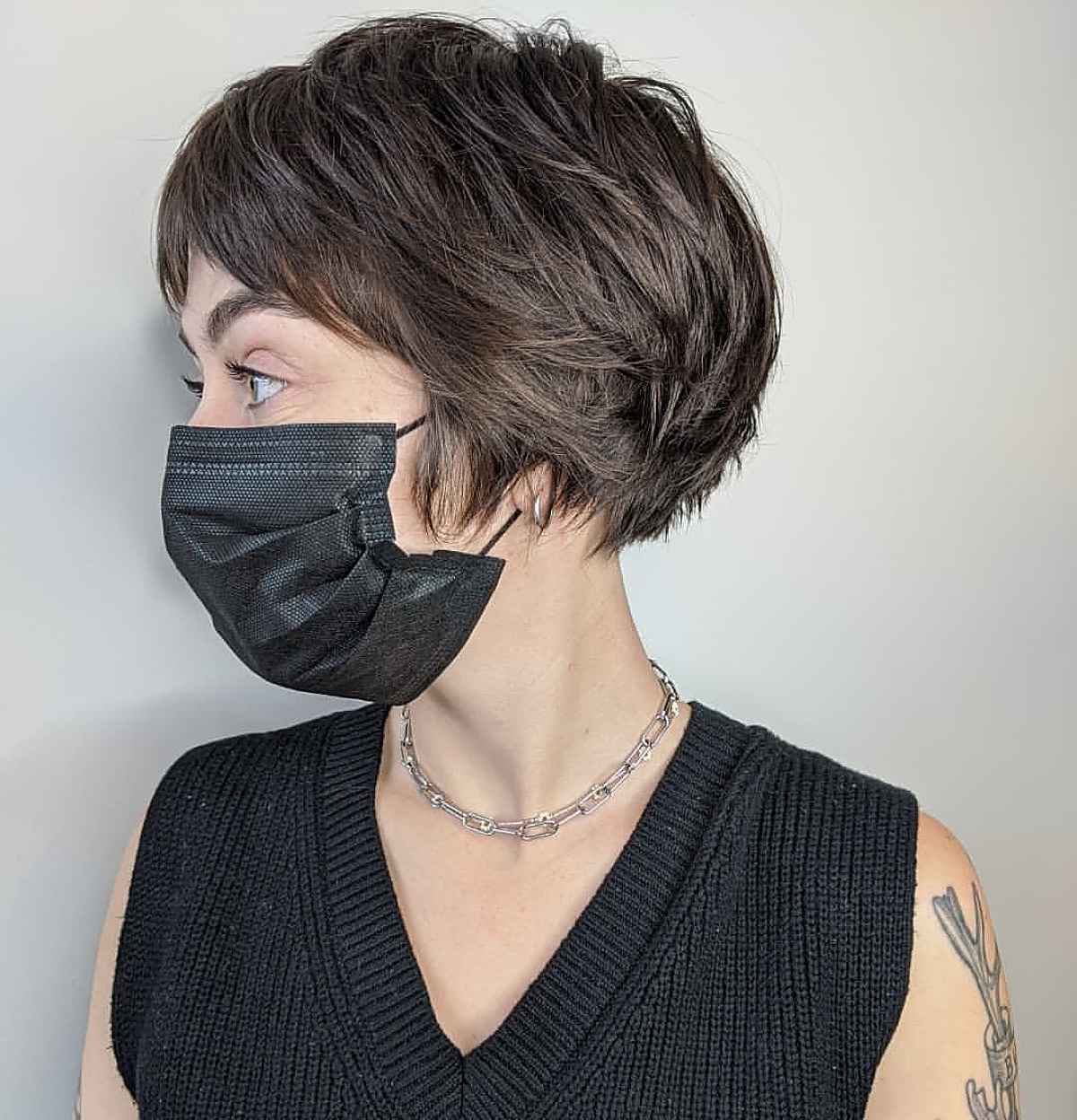 Cheveux courts de type Bixie avec des couches mélangées
