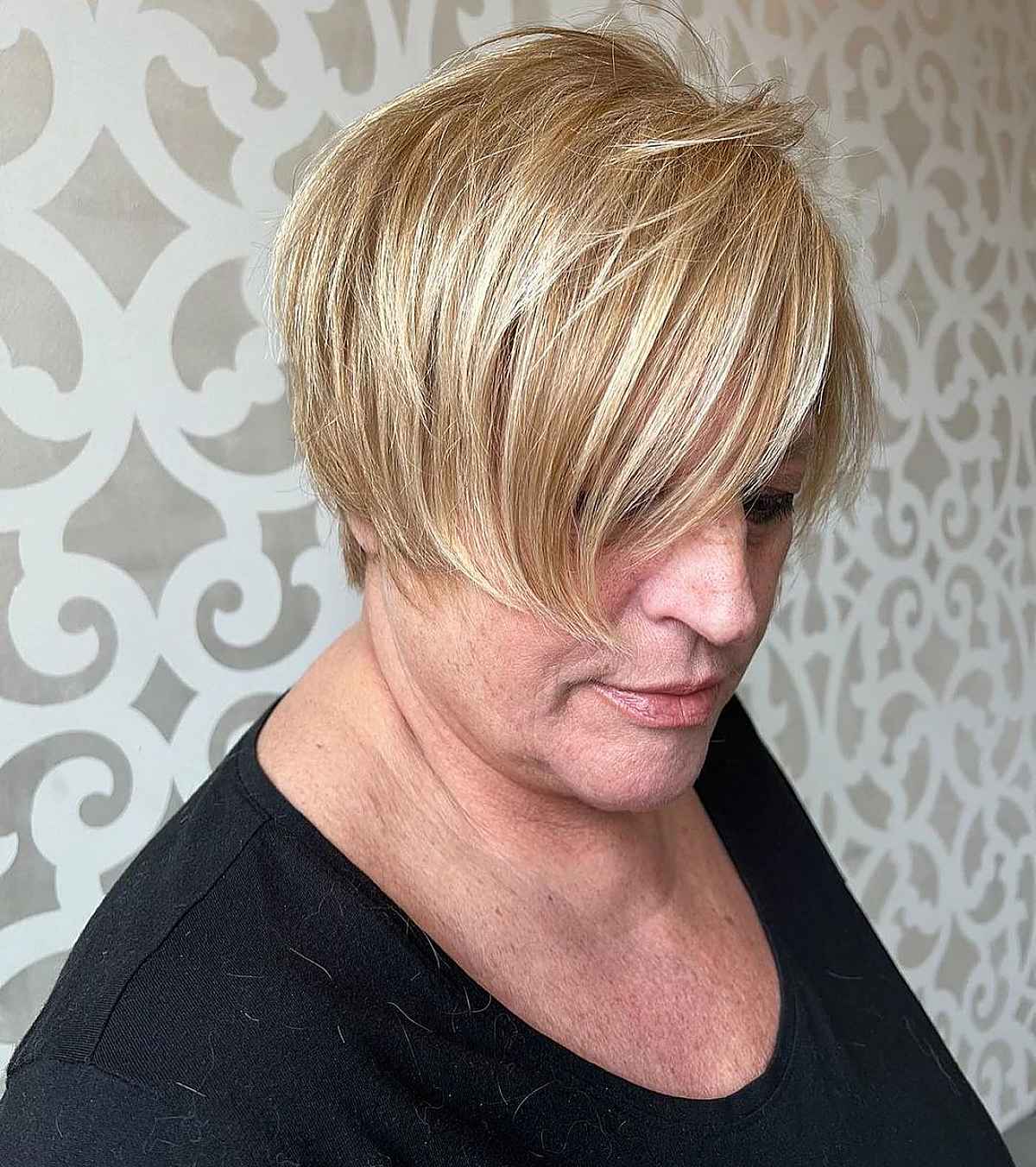 Bixie avec longue frange pour cheveux fins