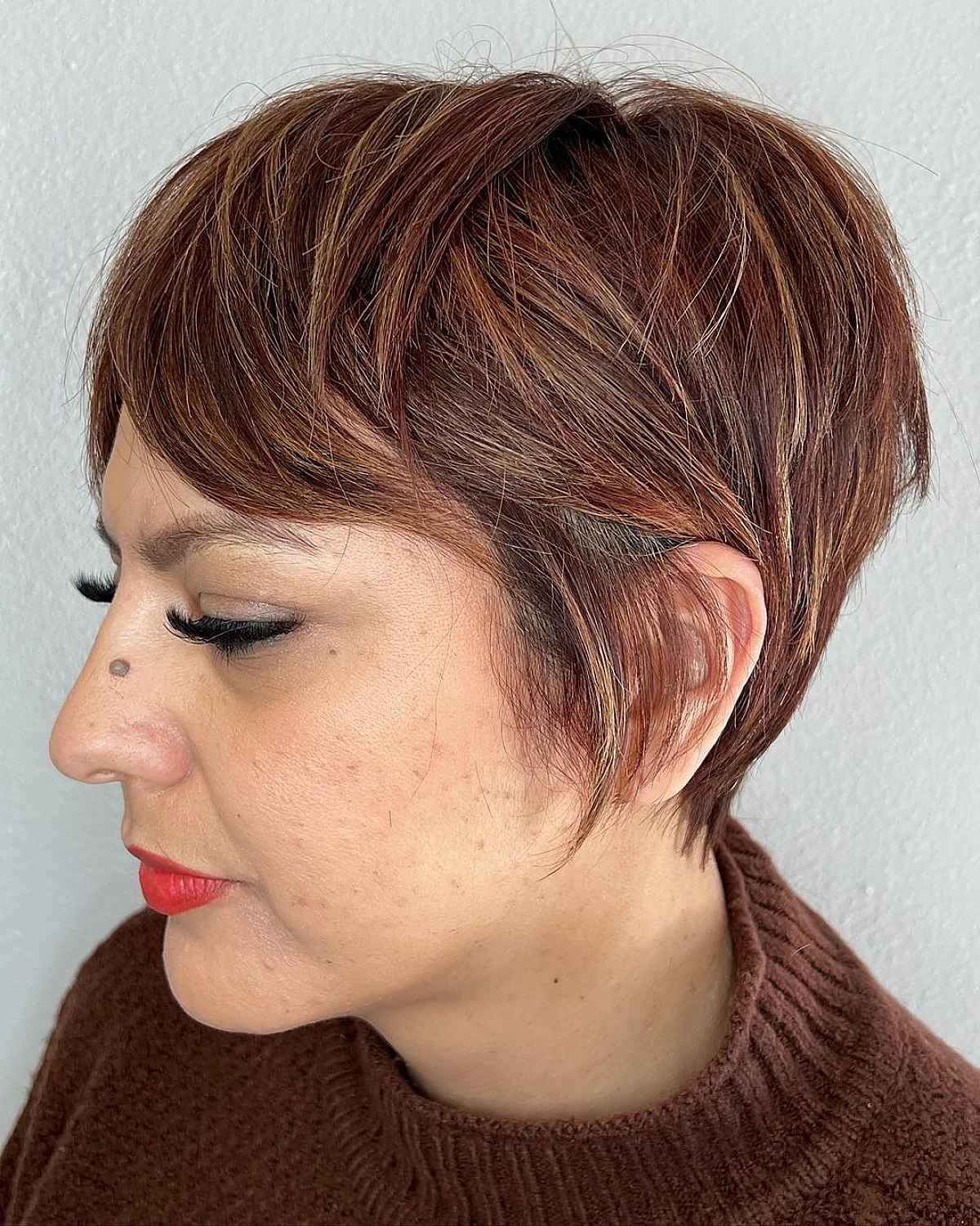 Coupe Bixie avec une frange et des mèches plus courtes