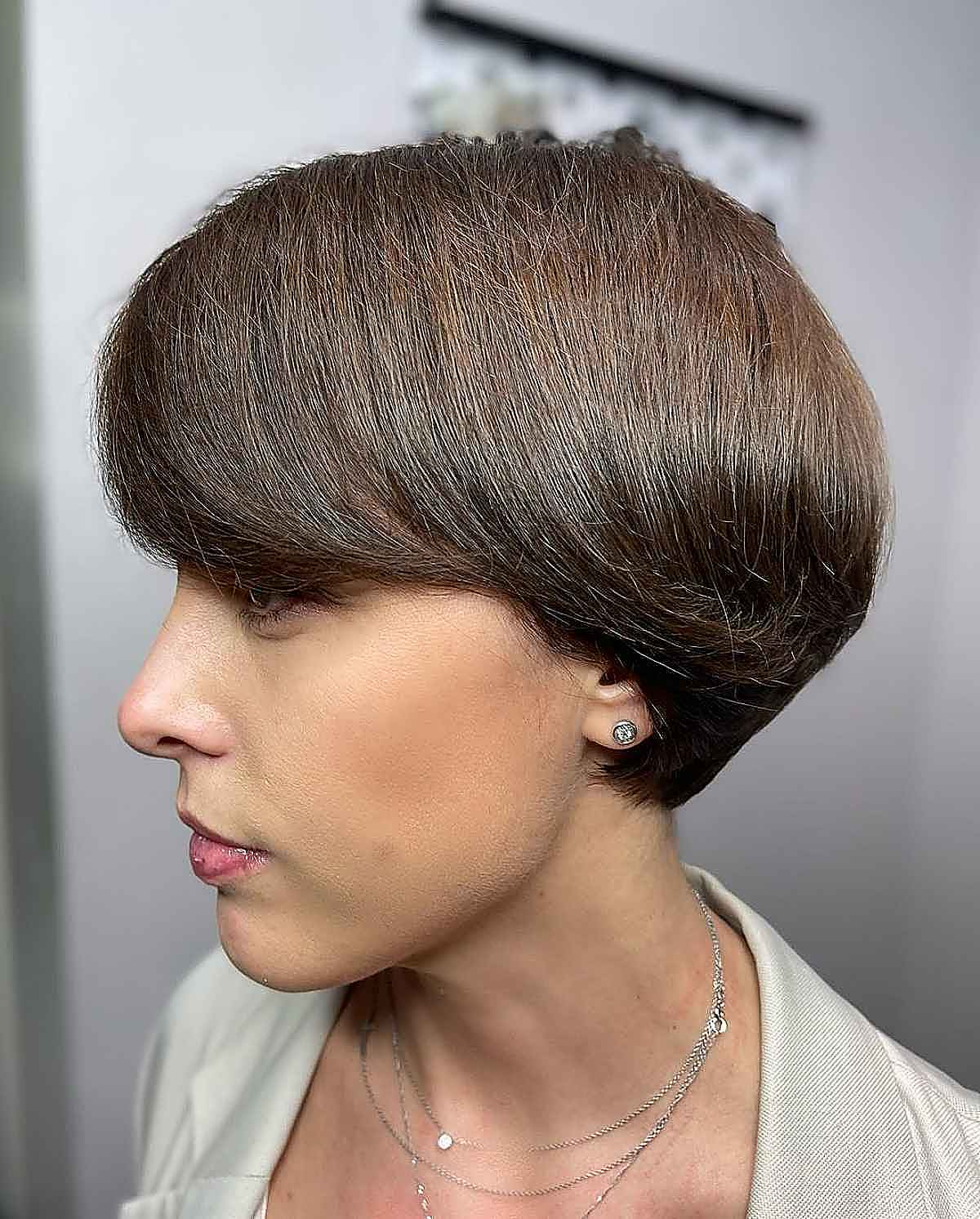 Coupe Bixie à longueur d'oreille pour cheveux épais