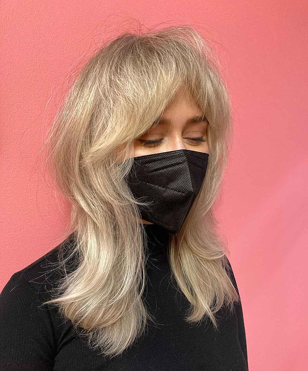 Coupe pieuvre texturée avec longue frange bardot