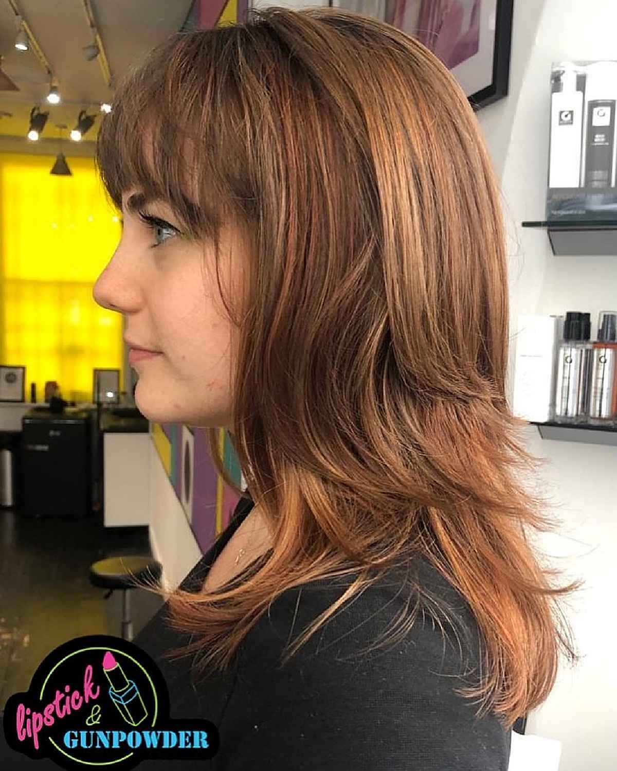 Cheveux mi-longs de pieuvre avec une frange
