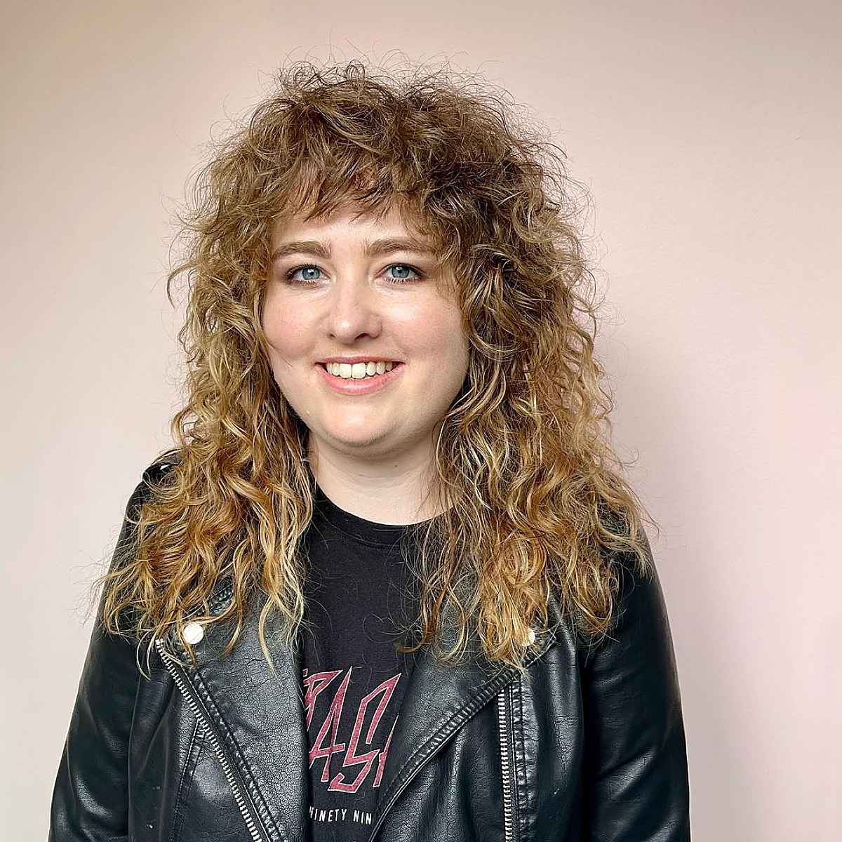 Cheveux longs et droits avec de subtils dégradés