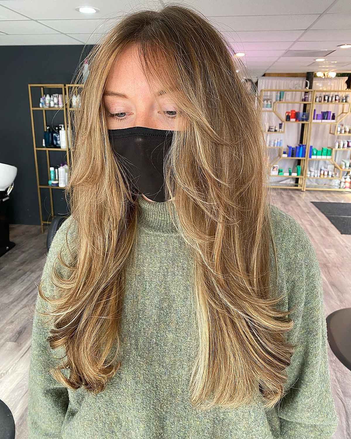 Frange dégradée et cadre de visage pour cheveux longs