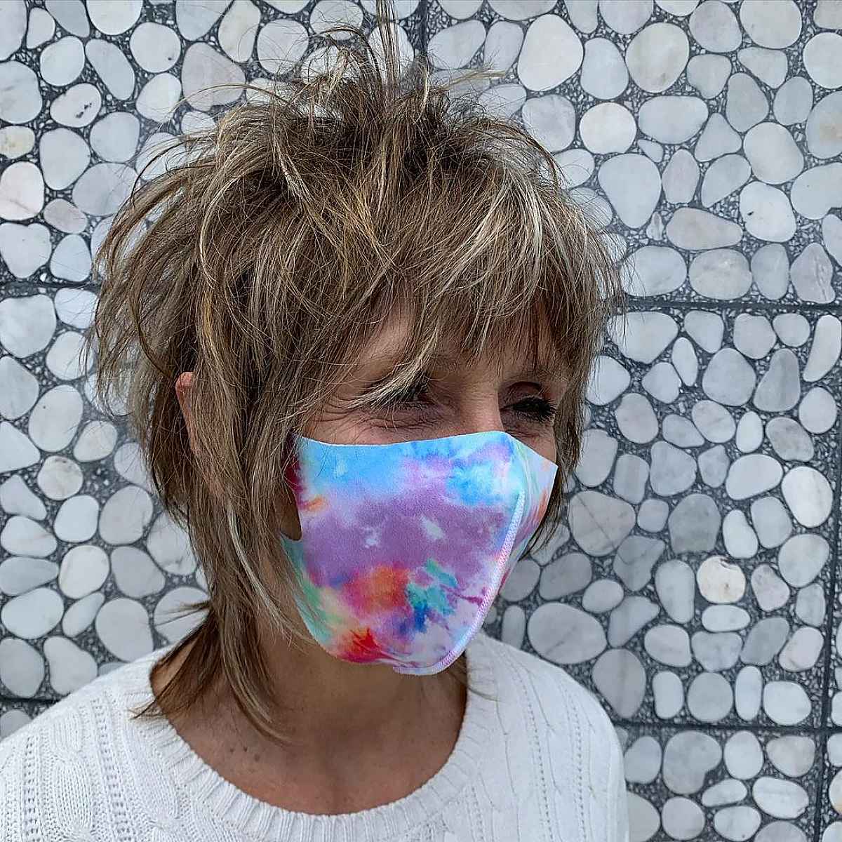 Coupe mullet pour les femmes de 60 ans.