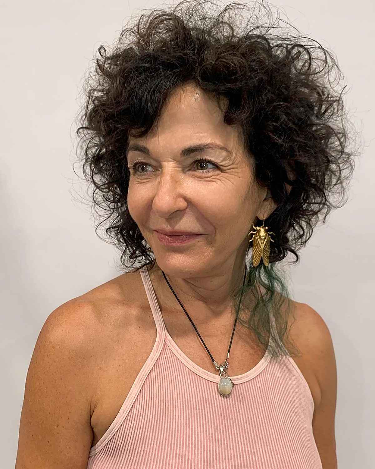Cheveux bouclés pour femmes matures