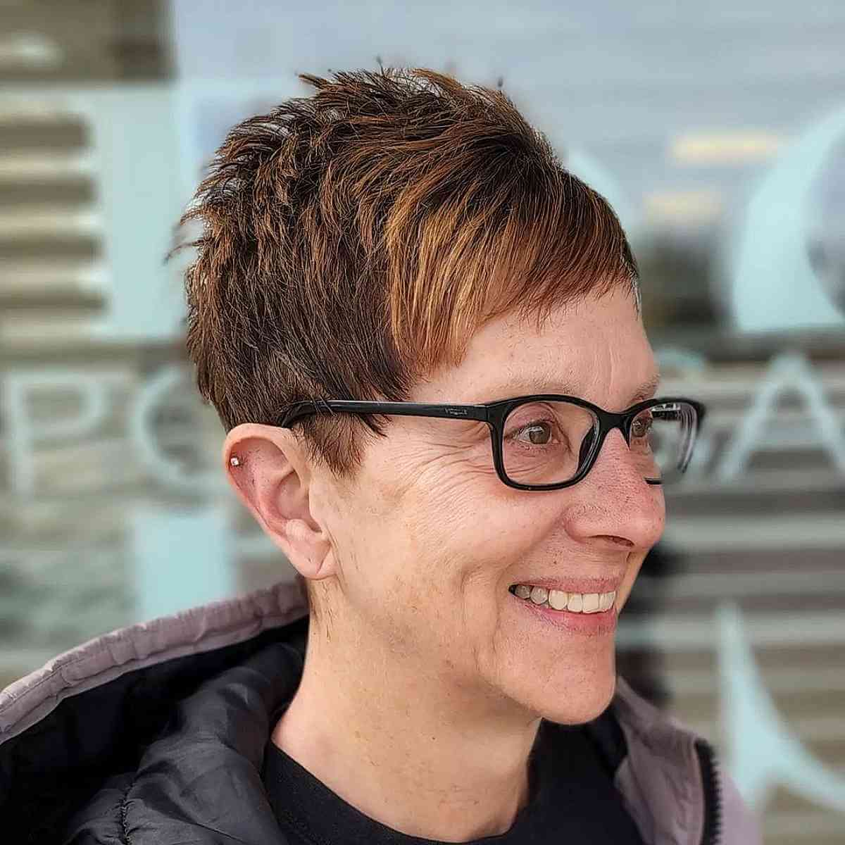 Spiky Pixie avec des mèches peintes