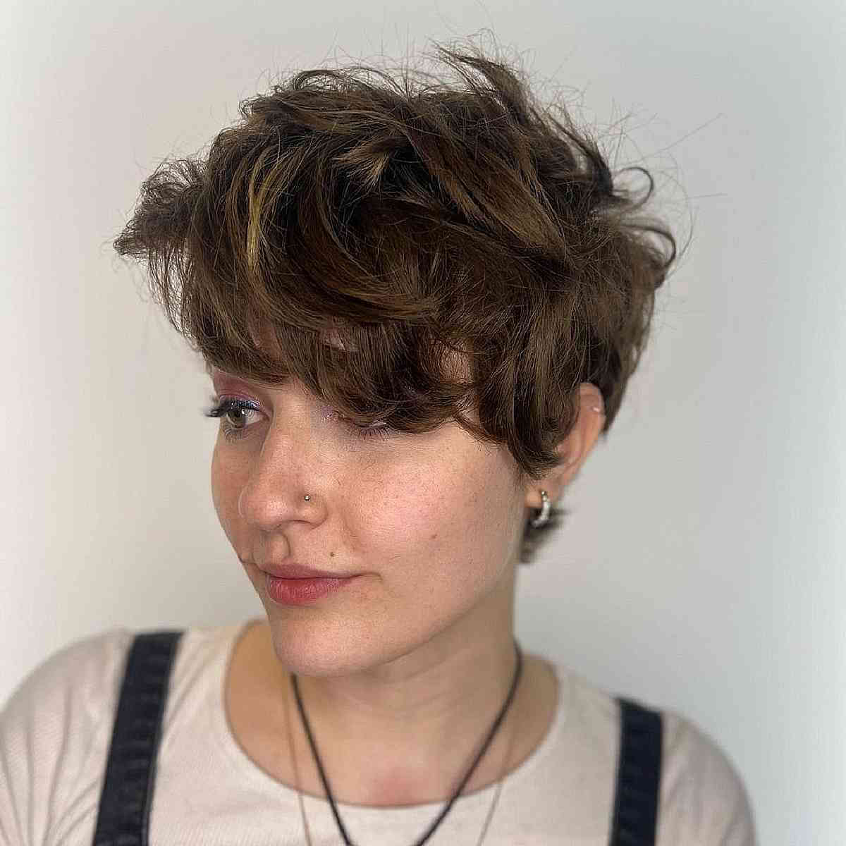 Pixie dégradé avec une grosse frange