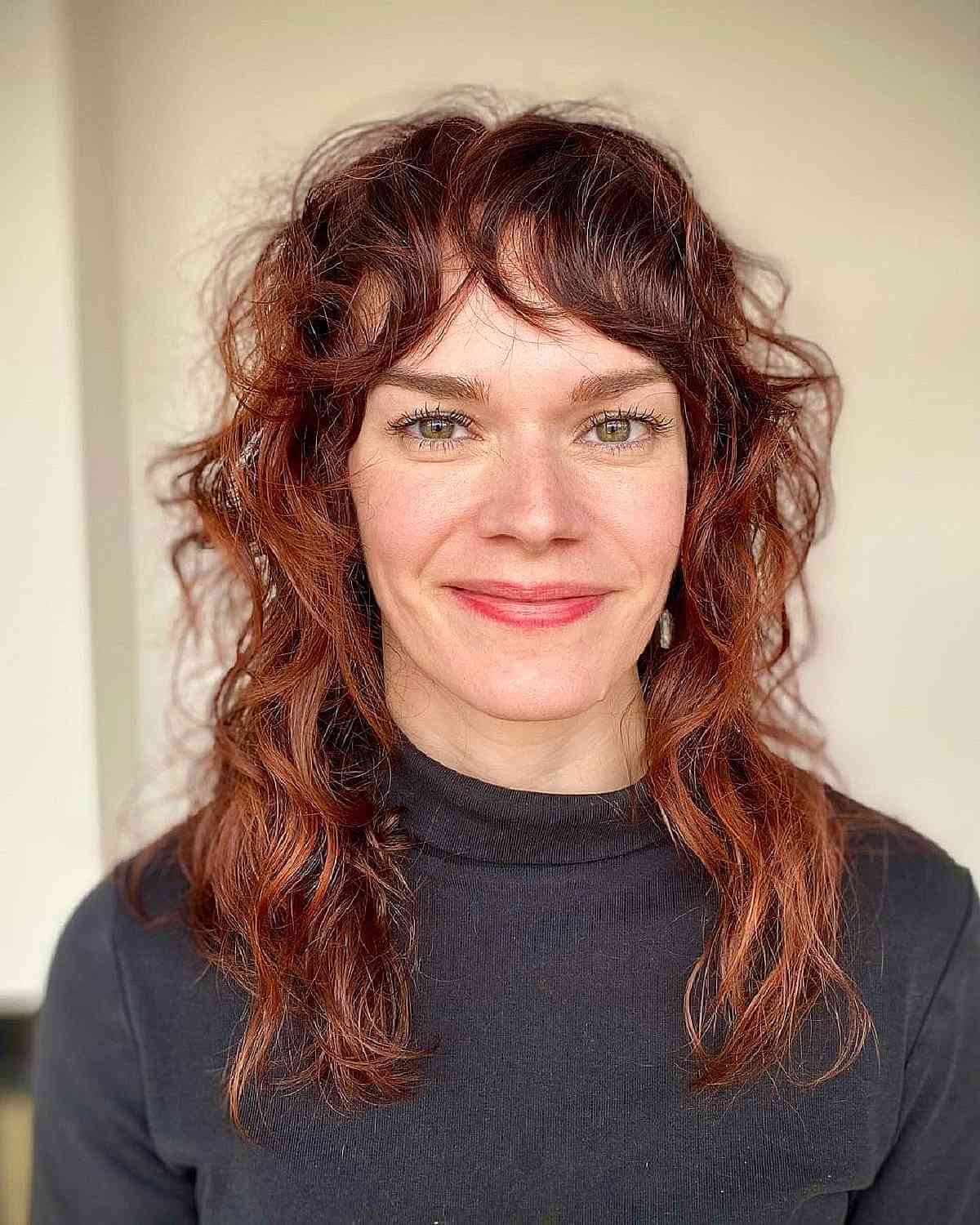 Ondulations désordonnées et franges en pièces pour cheveux fins