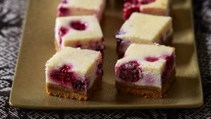 Bouchées de gâteau au fromage tourbillonnant aux baies