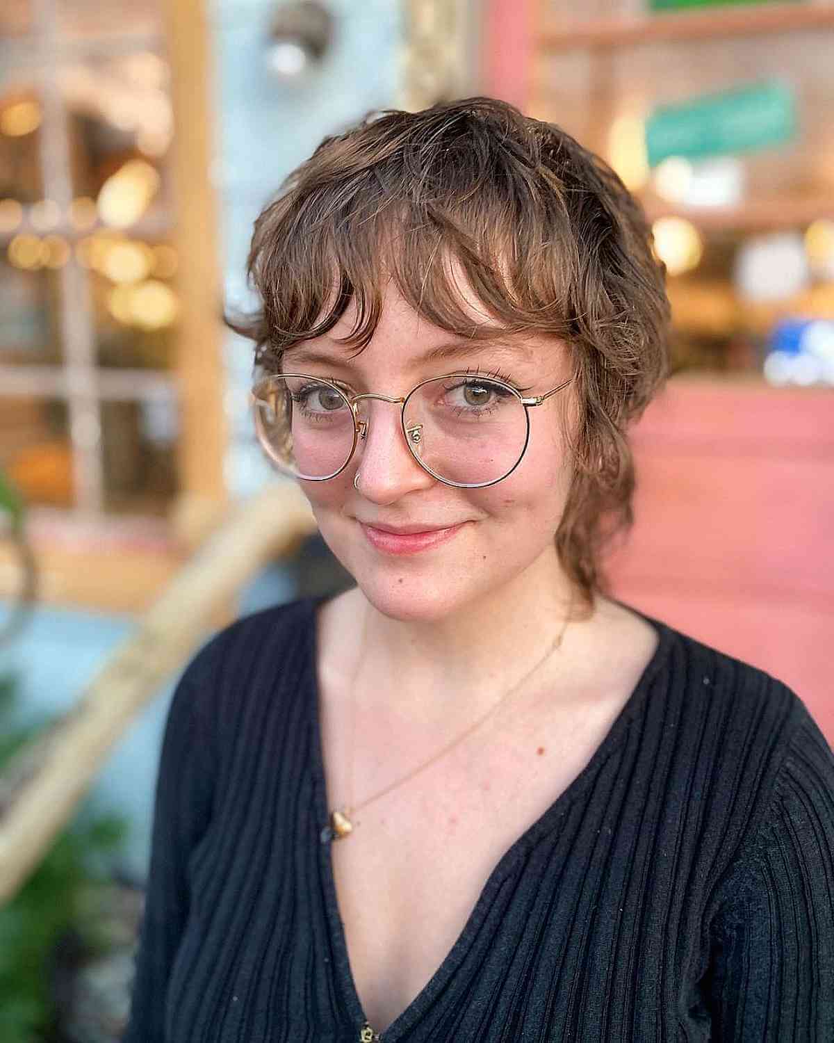 Mini-mullet avec frange ondulée