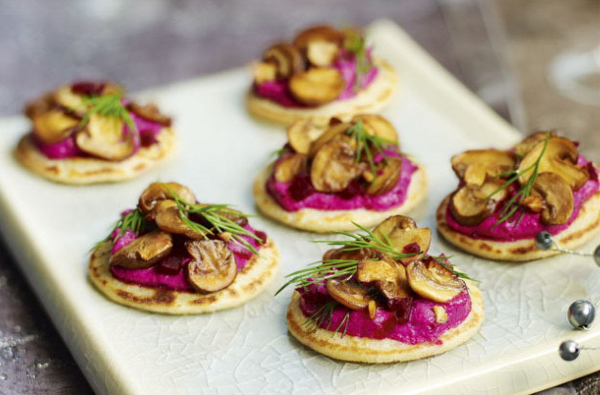 recette de canape_Blinis de betteraves aux champignons aillés