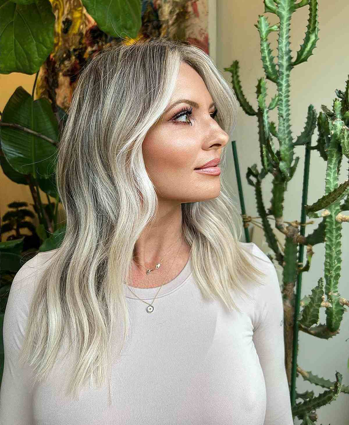 Mèches blondes d'encadrement du visage