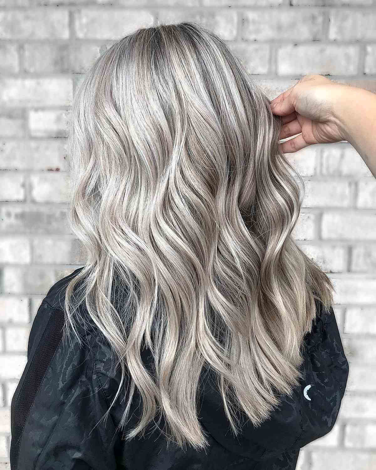Couleur de cheveux argent platine