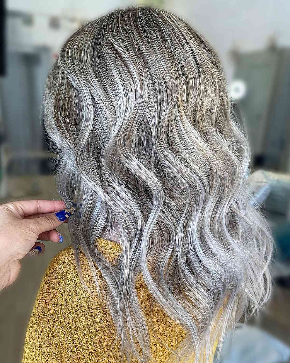 Mèches blondes claires sur cheveux foncés