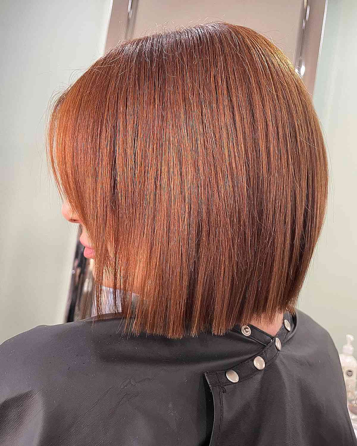 Rouge cuivré sur cheveux courts et raides