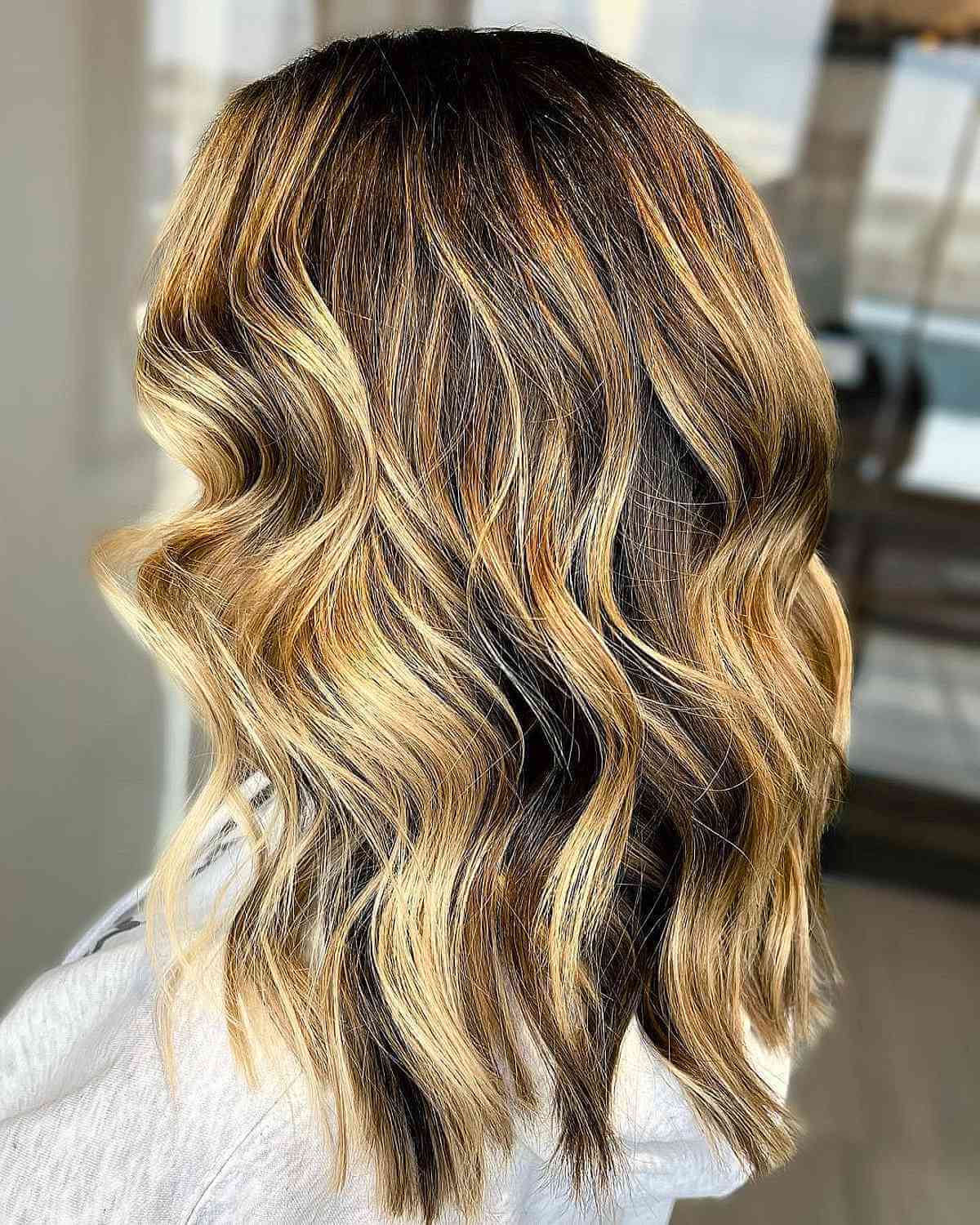 Mèches blond miel brillant