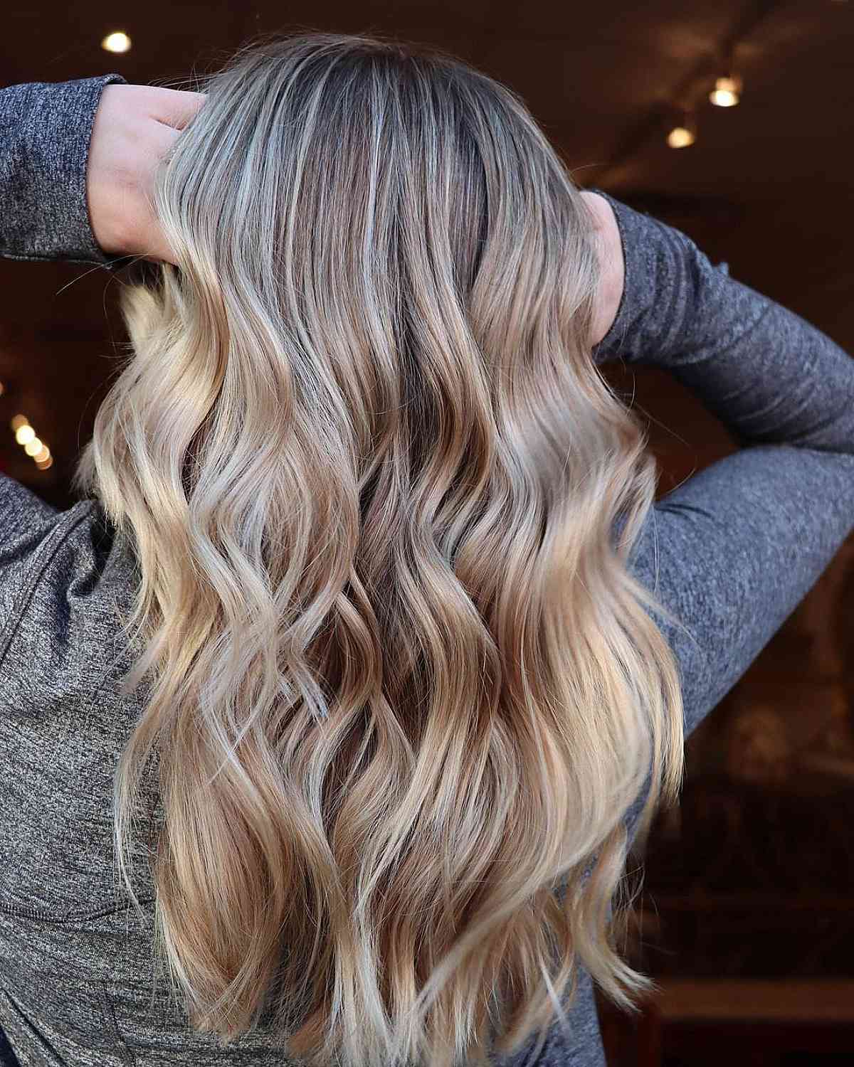 Blond miel avec des reflets platine