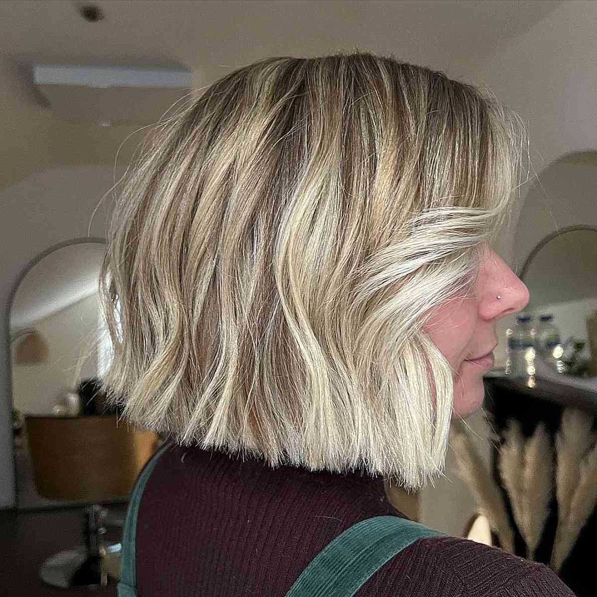 Blonde sale avec des mèches de miel