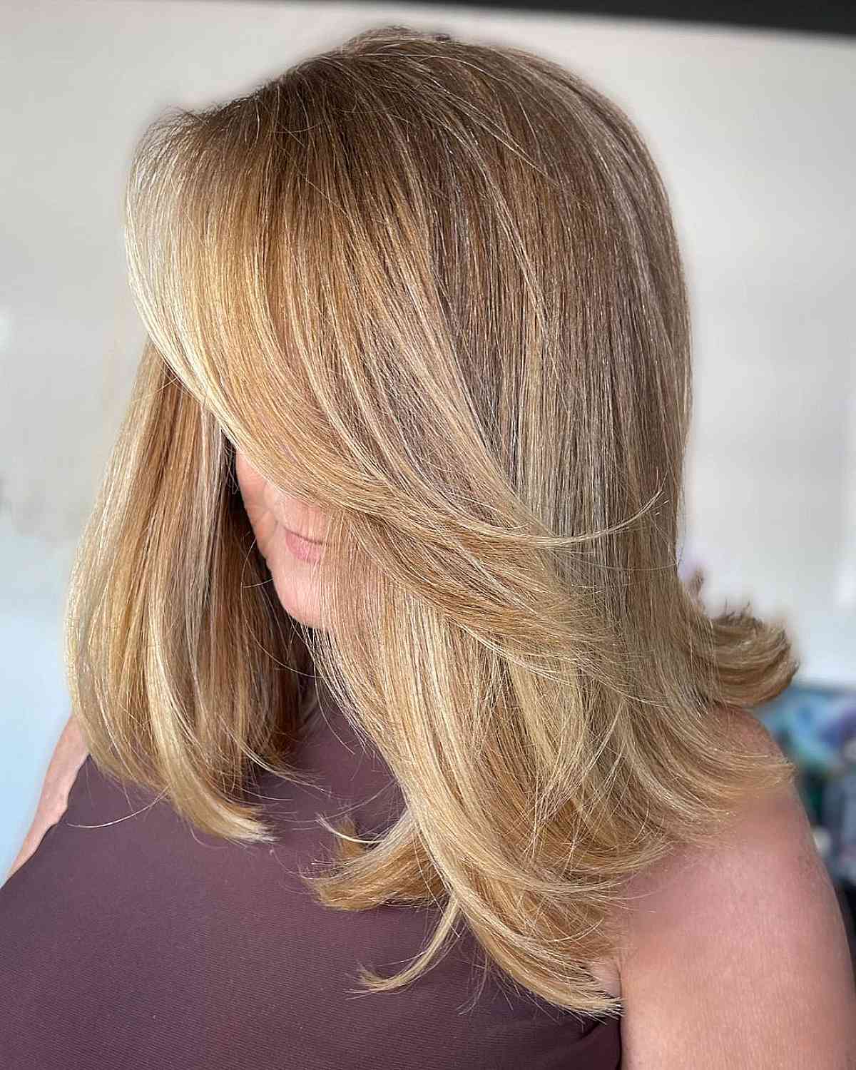 Balayage blond miel sur cheveux bruns