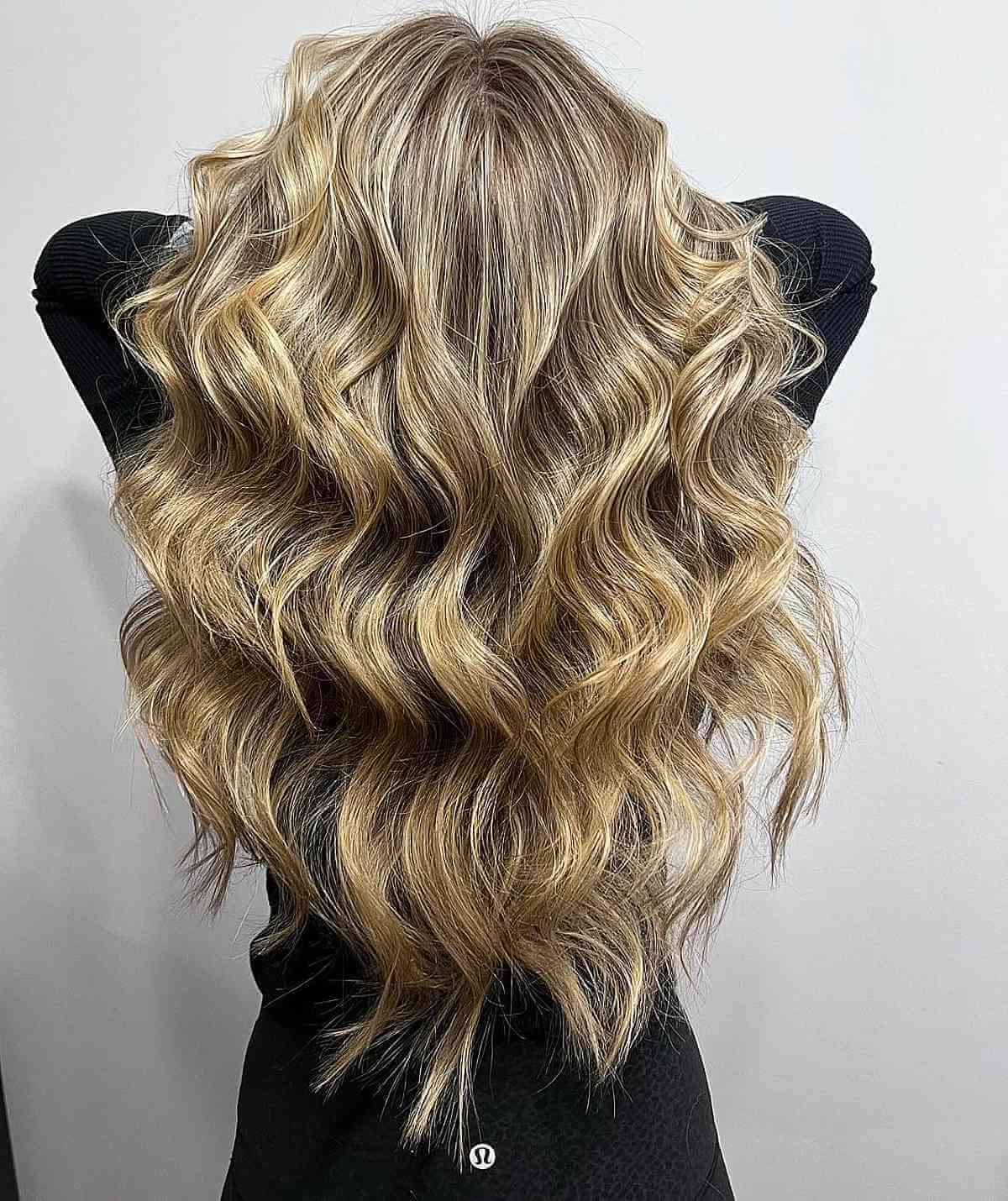 Mèches chaudes avec des tons blonds