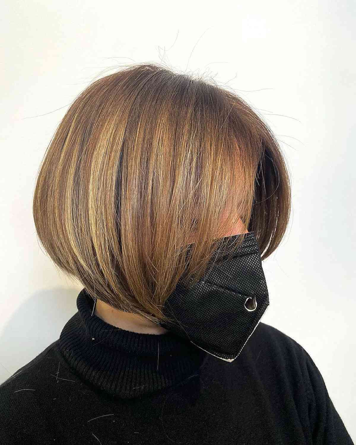 Bob court avec des cheveux bruns clairs