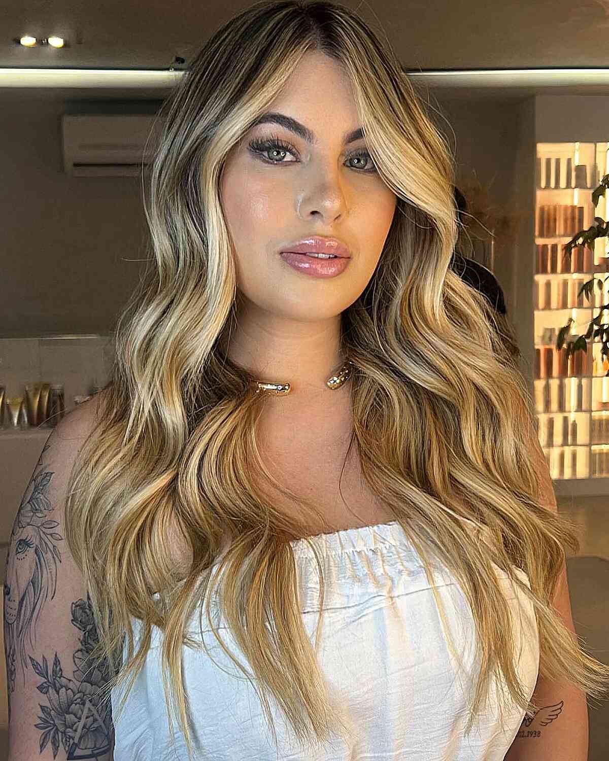 Grandes vagues de plage avec balayage pour cheveux plus longs