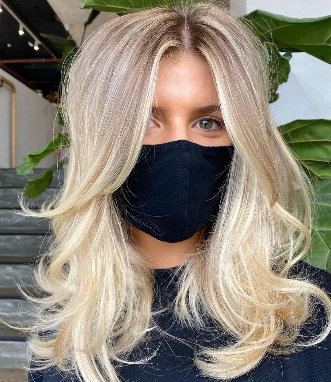 Coiffure Blonde Mi-longue pour Femmes