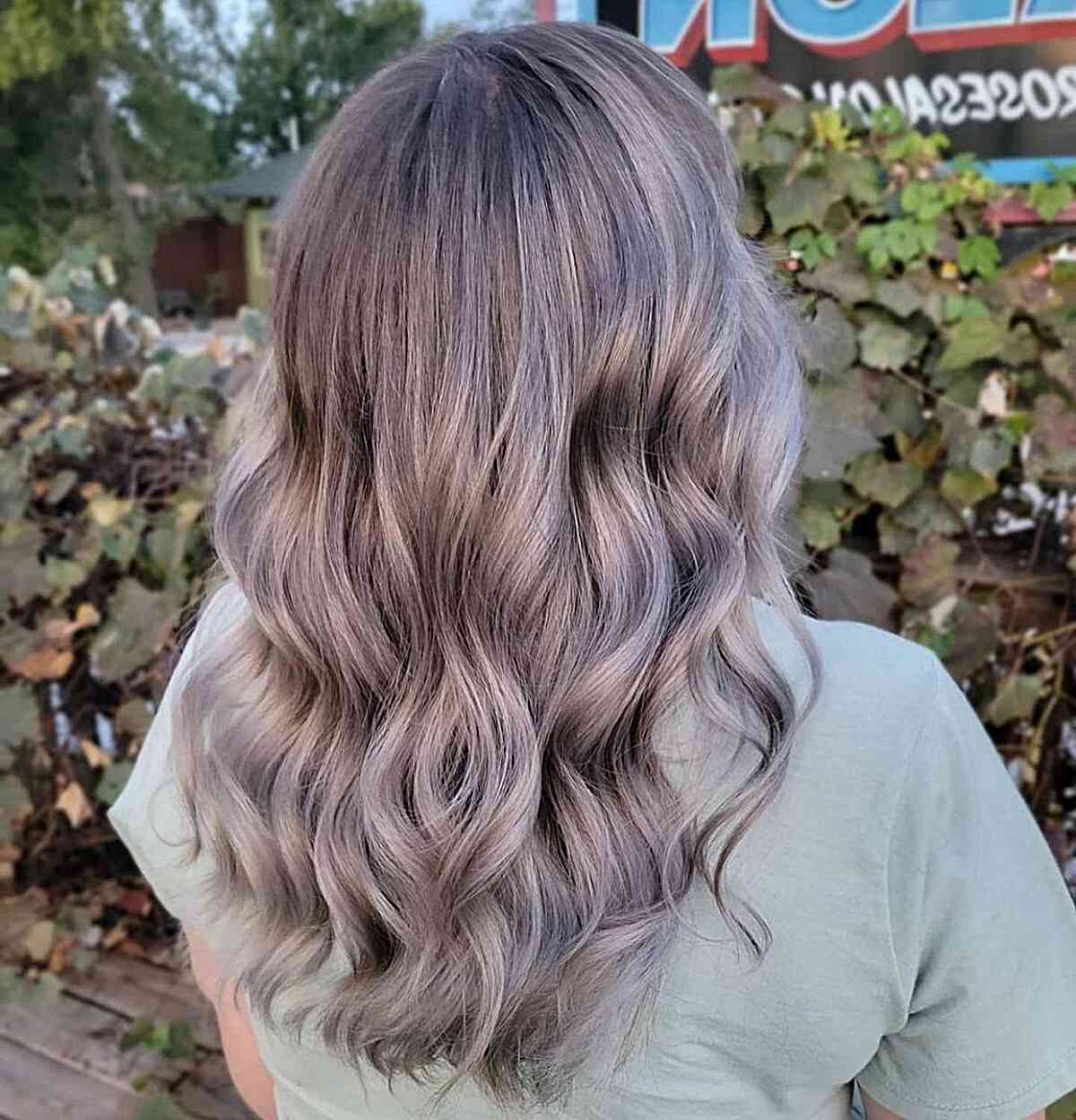 Cheveux Balayage Argenté Lilas Sourds Mi-longs