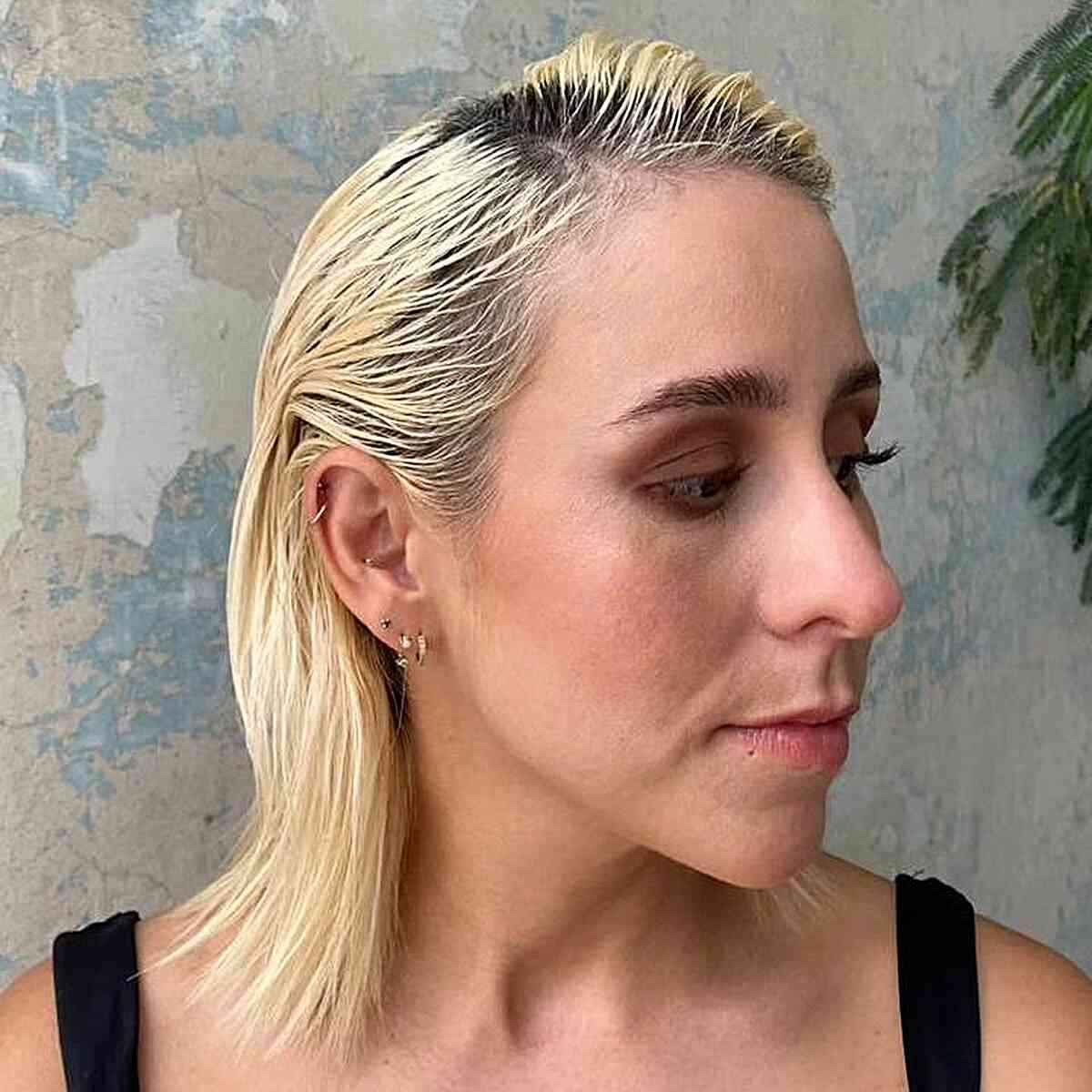 Look mouillé avec raie sur le côté et extrémités dégradées
