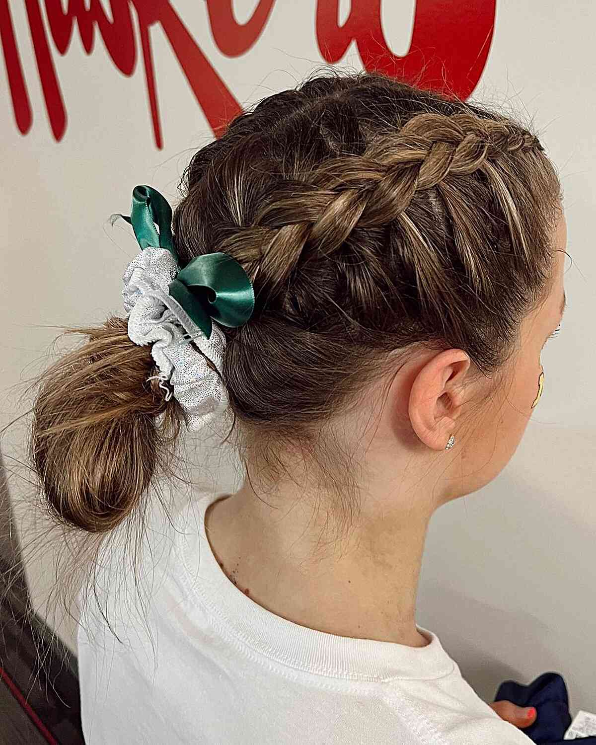 Chignon tressé de boxeuse avec nœud pour les athlètes de volley
