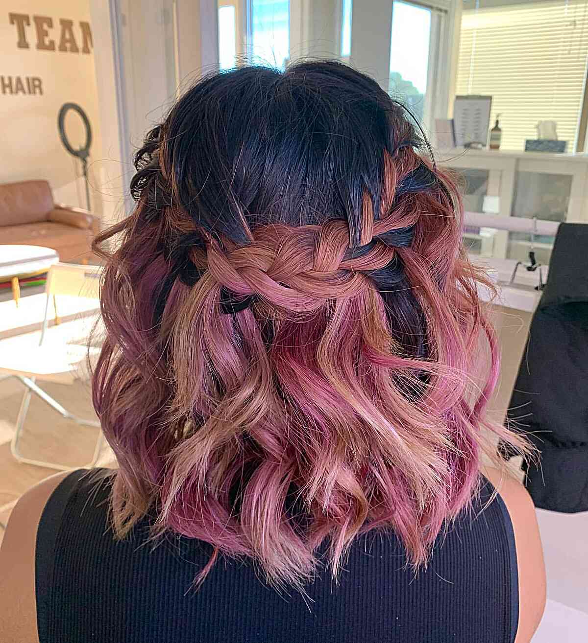 Chignon tressé cascade infinie pour cheveux courts et matchs de volley