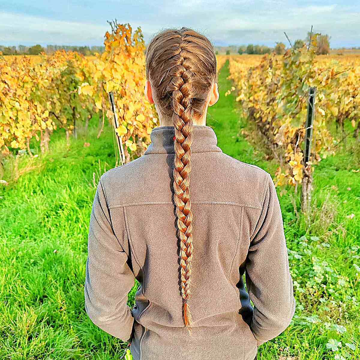 Style de Tresse Française Facile pour les Cheveux Longs des Filles de Softball