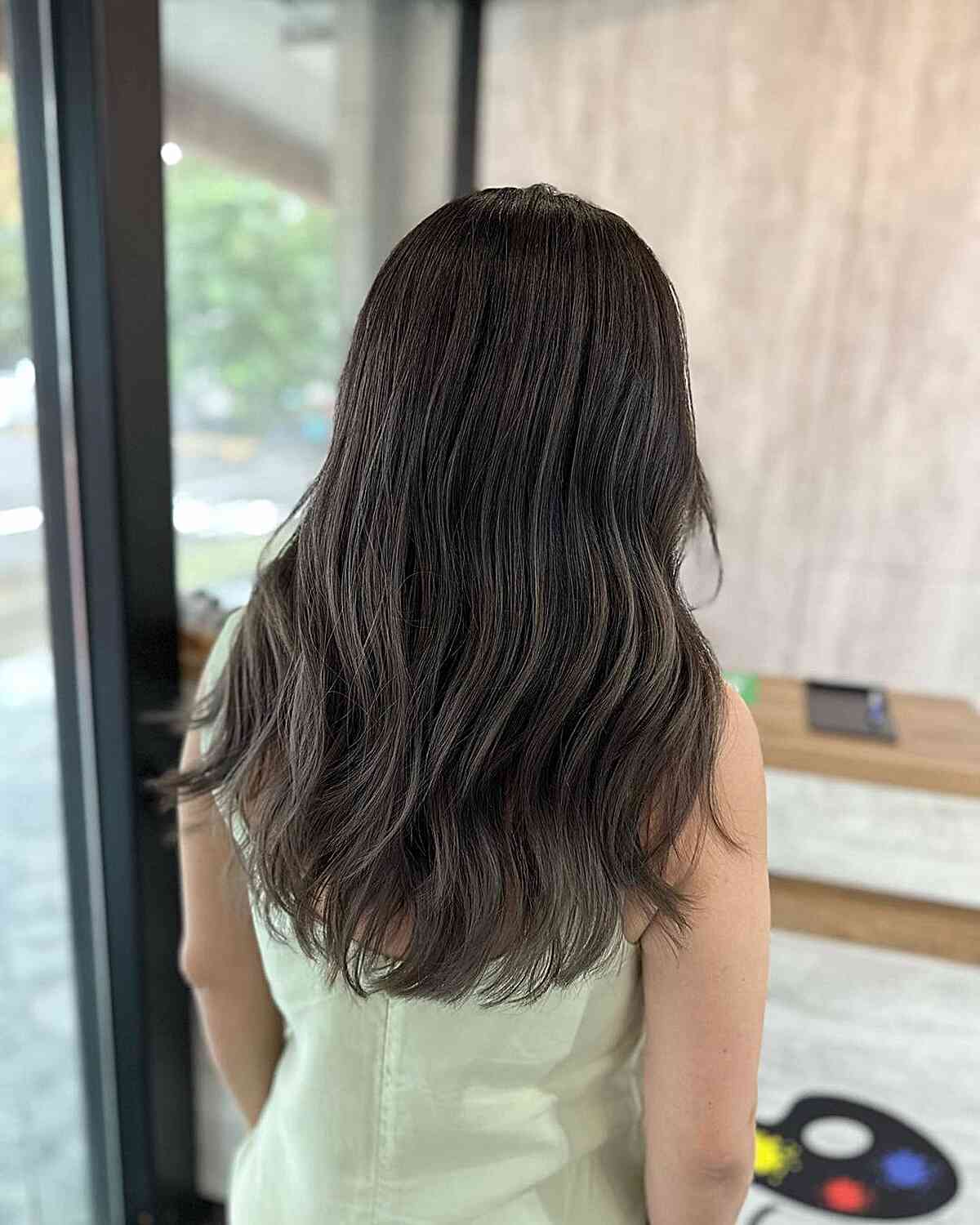 Balayage Airtouch pour Cheveux Marron Cendré Mi-Longs