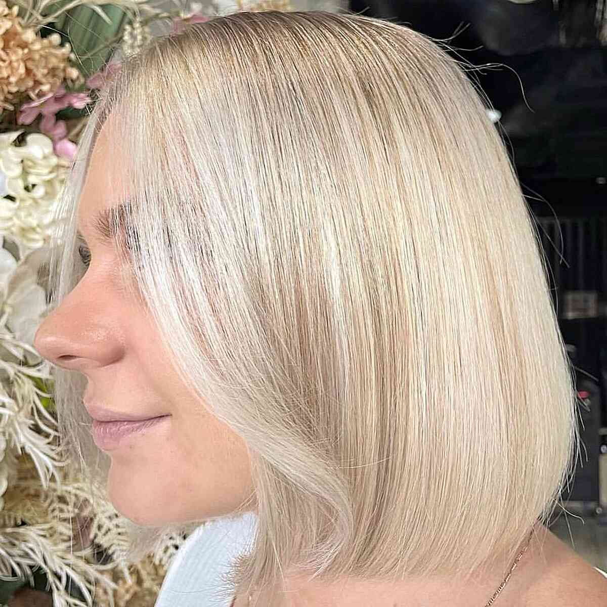 Carré Blond Barbie Droit à la Nuque
