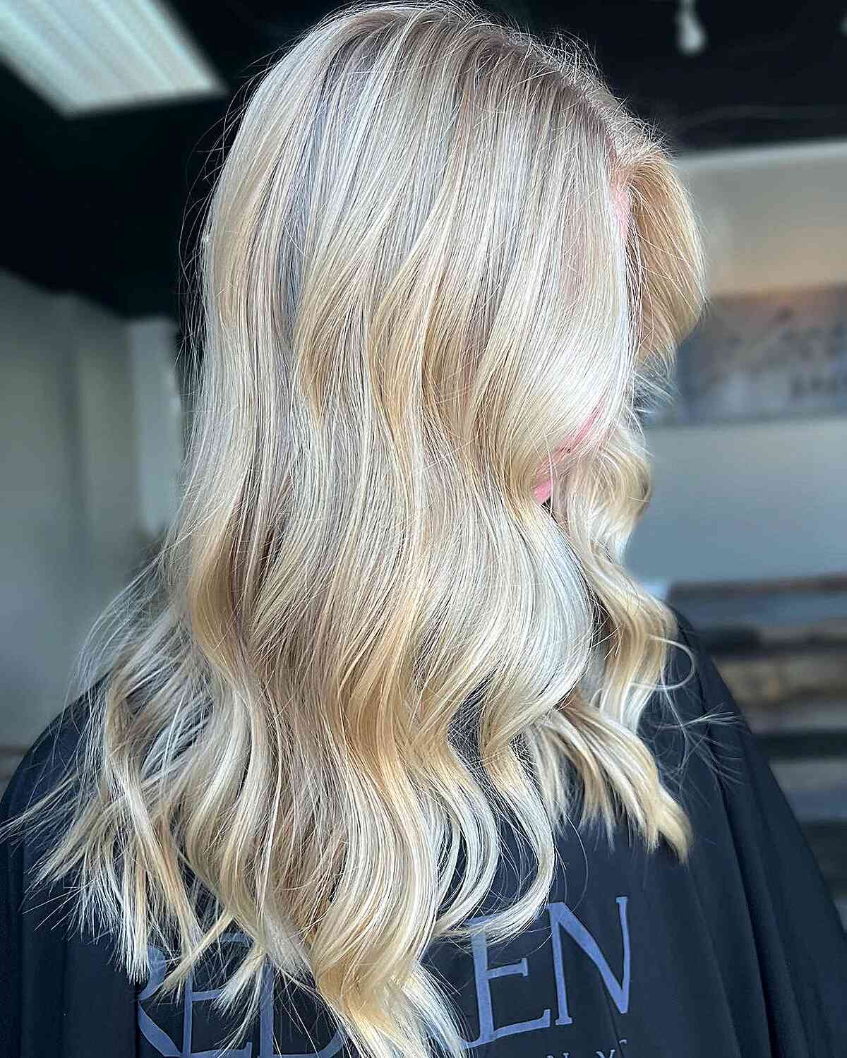 Cheveux Barbie Blonde Mi-longs avec Ondes Douces