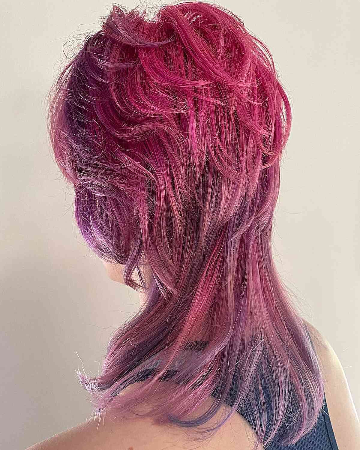 Cheveux Méduse Roses de Longueur Moyenne avec Nuances Mauves Douces
