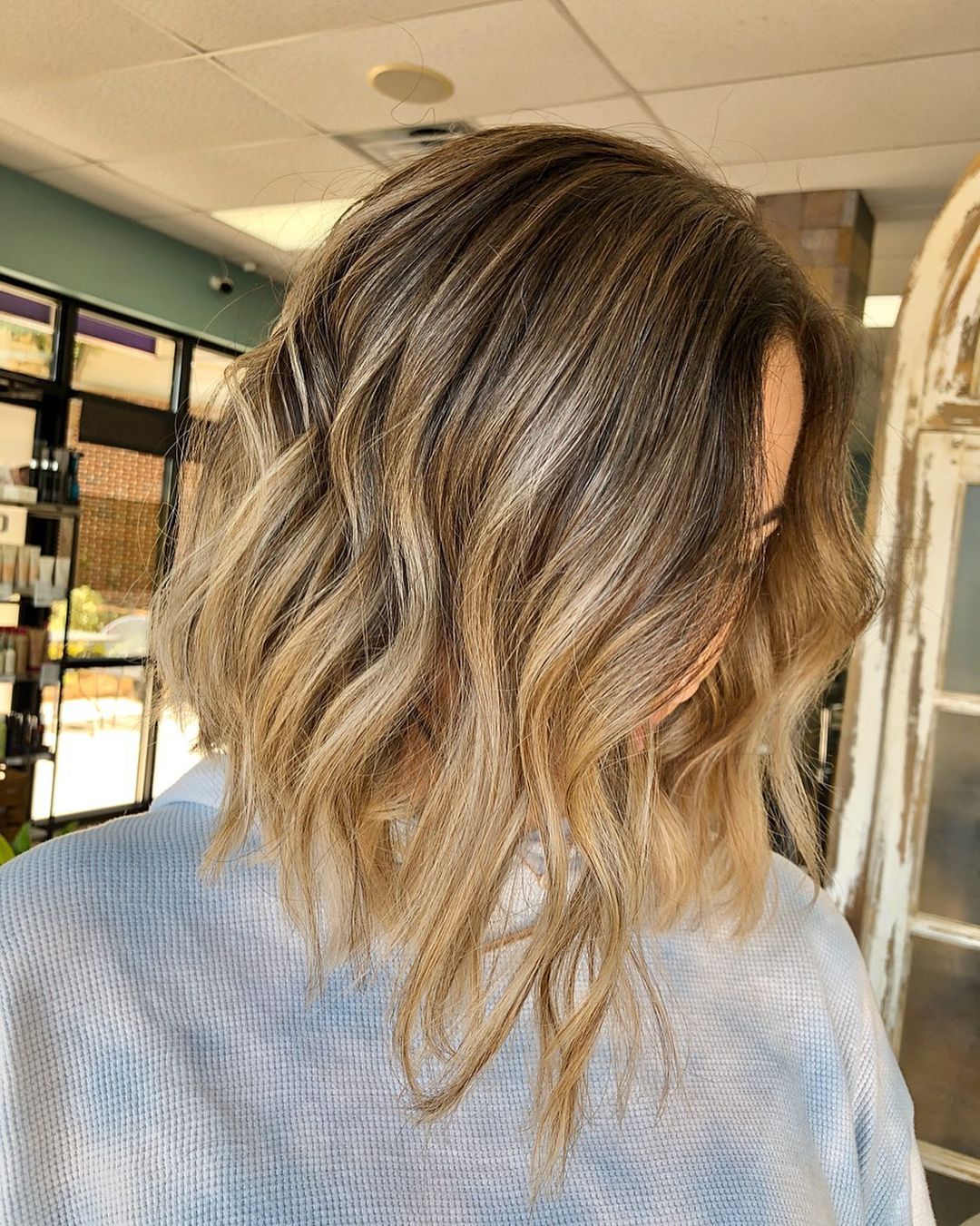 Coiffure moyenne blonde + balayage brun