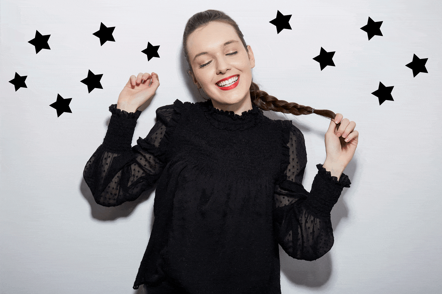 Comment faire une tresse française sur soi-même gif de fille avec tresse